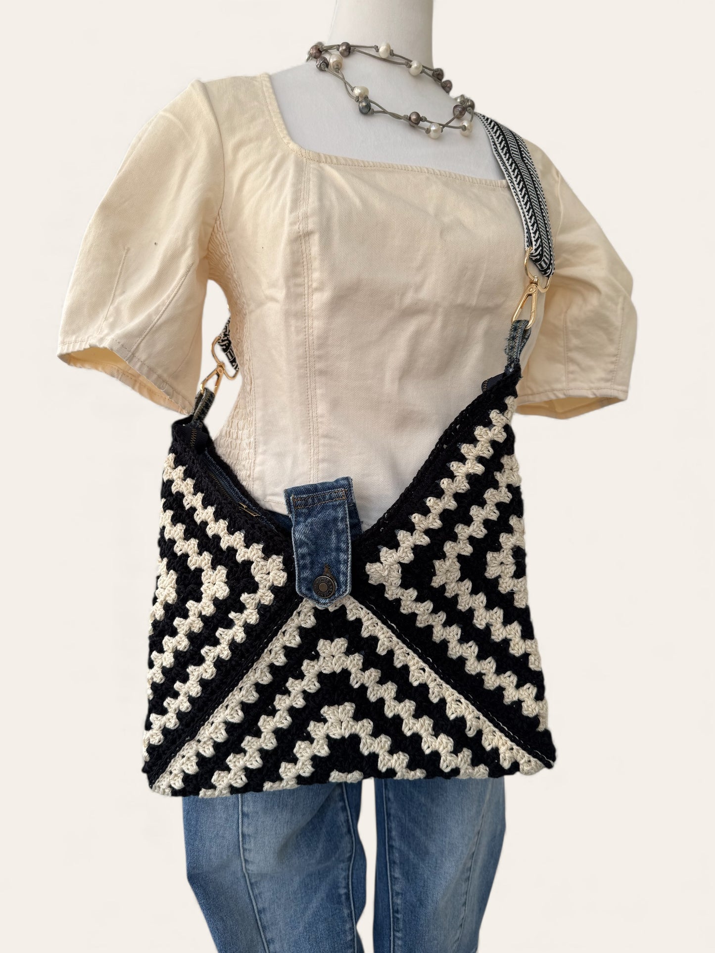 Black & cream LUNA hand crochet bag